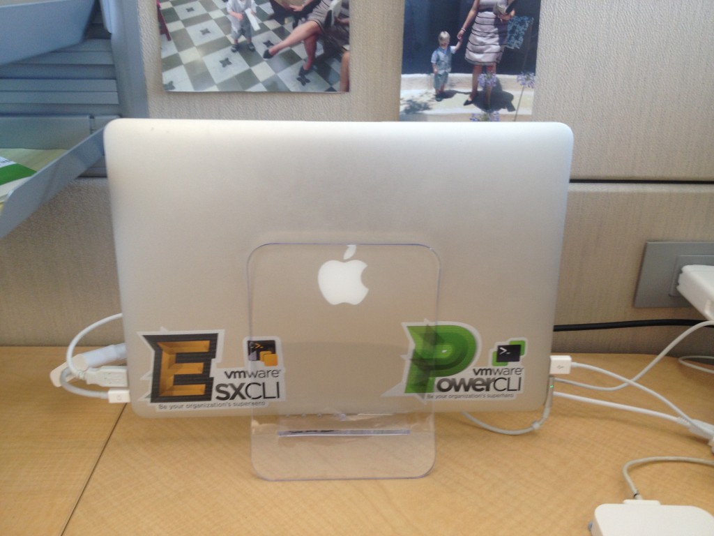 IKEAHackers: Mac Book Air desktop stand